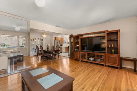 $898,000 | 851 Hemlock Street, Franklin Square, NY 11010