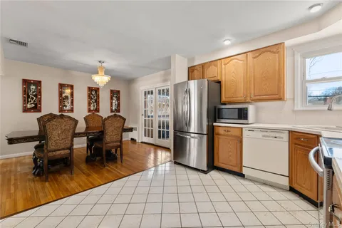 $898,000 | 851 Hemlock Street, Franklin Square, NY 11010