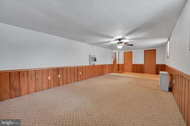 a view of a livingroom with a ceiling fan