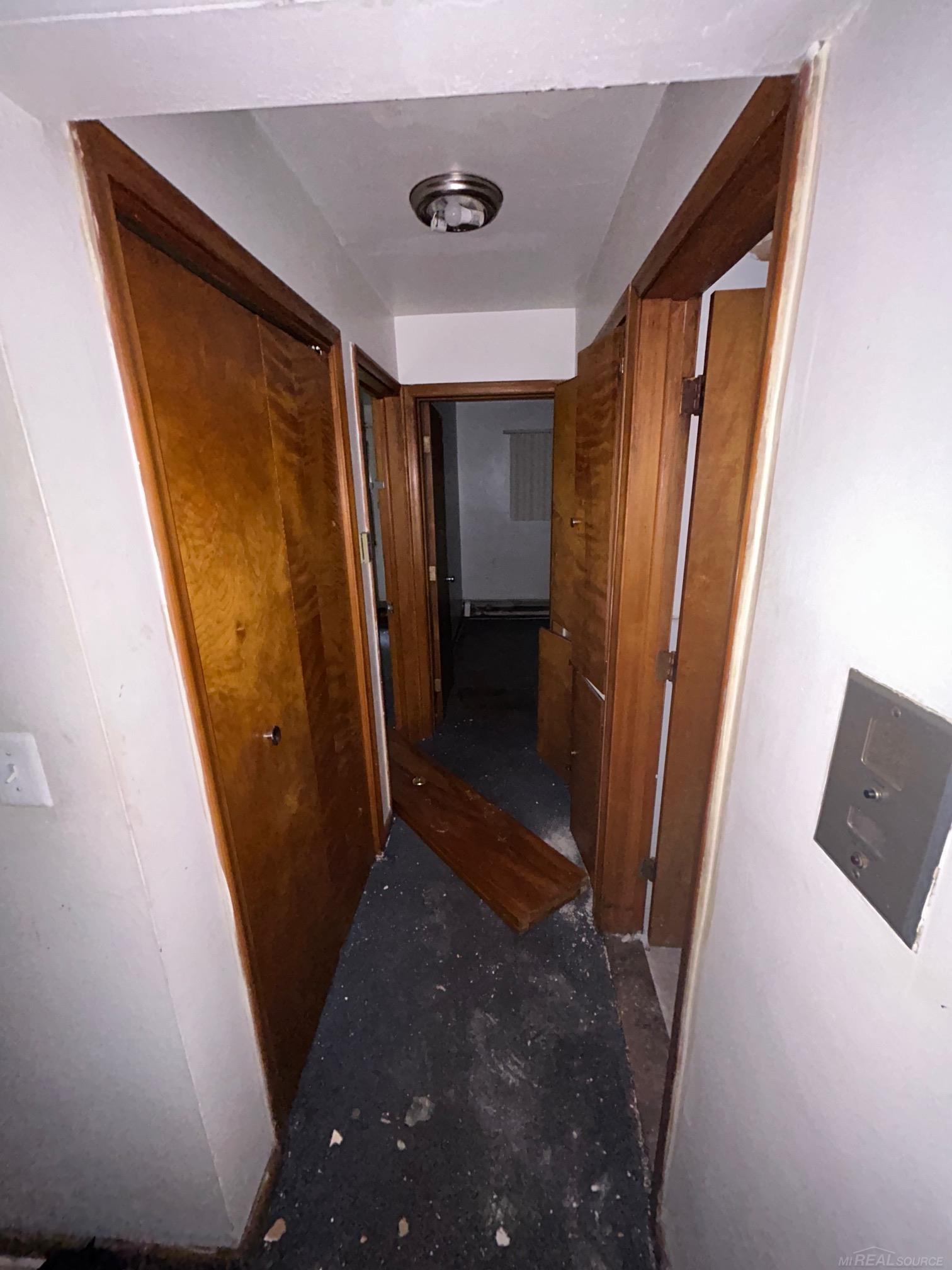 16660 Greenfield Road Detroit, MI 48235 - Photo 9 of 22 50175094-02ba1ad5-0931-42c0-ba64-5d48a320d589.JPG