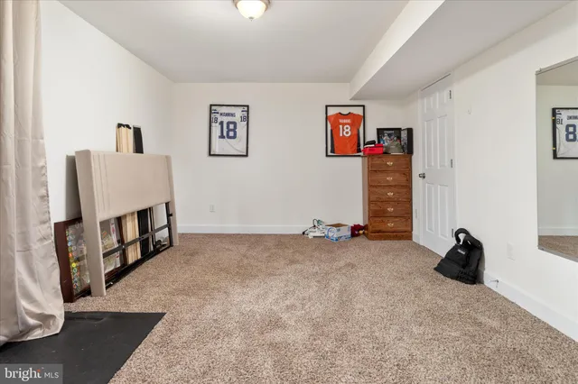 a view of a livingroom with a workspace