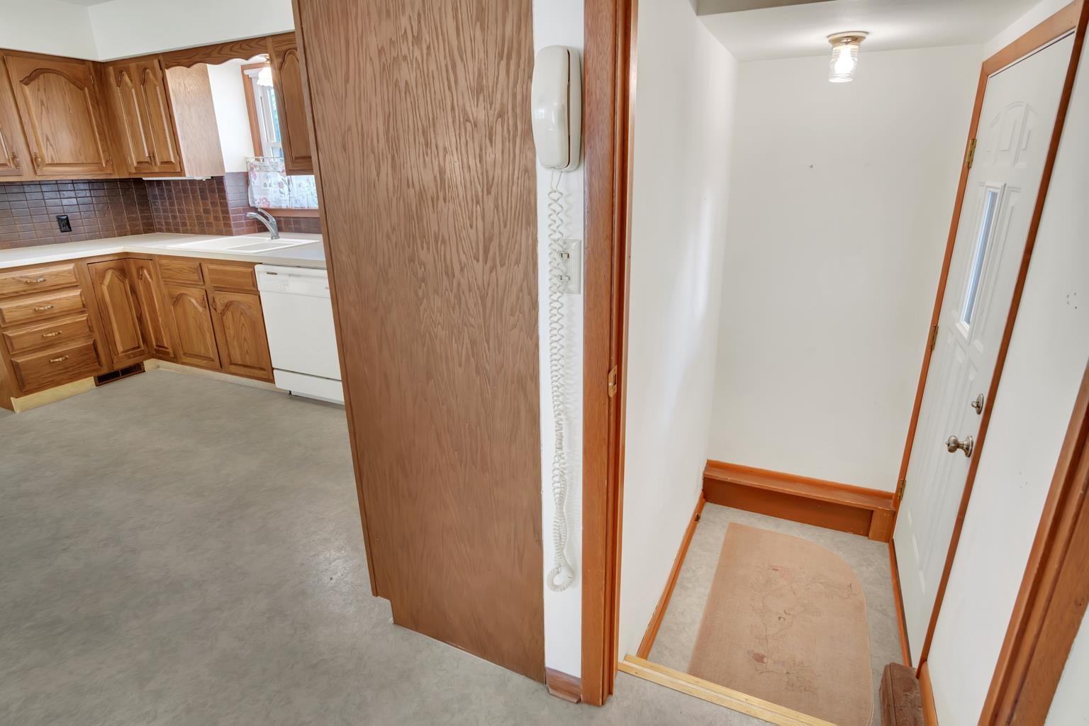 916 Spruce Street Halstead, KS 67056 - Photo 16 of 35