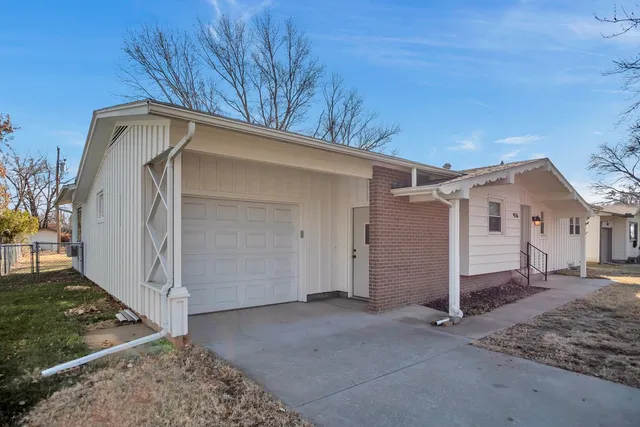 $140,000 | 916 Spruce Street, Halstead, KS 67056