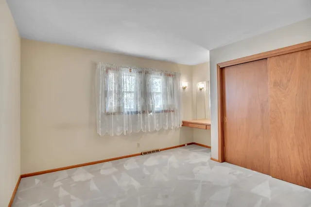 $140,000 | 916 Spruce Street, Halstead, KS 67056