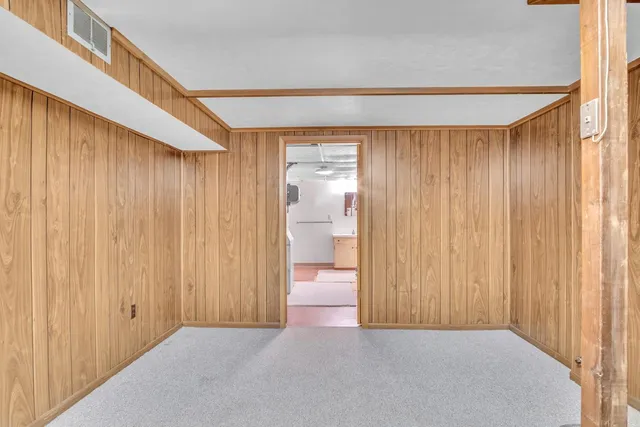 $140,000 | 916 Spruce Street, Halstead, KS 67056