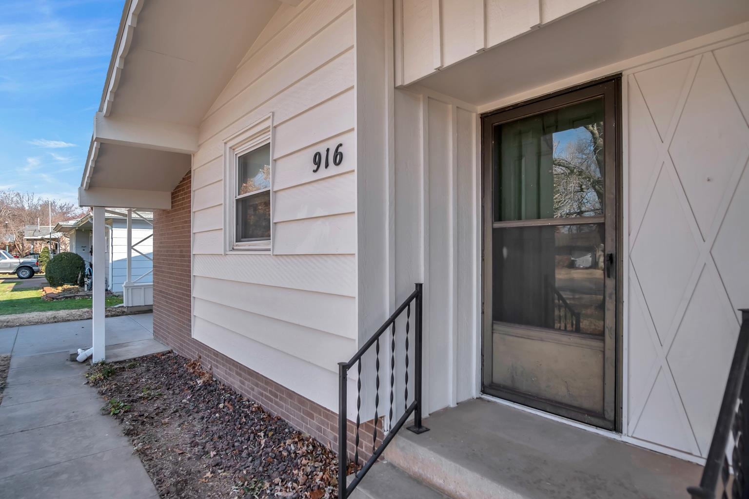 916 Spruce Street Halstead, KS 67056 - Photo 3 of 35