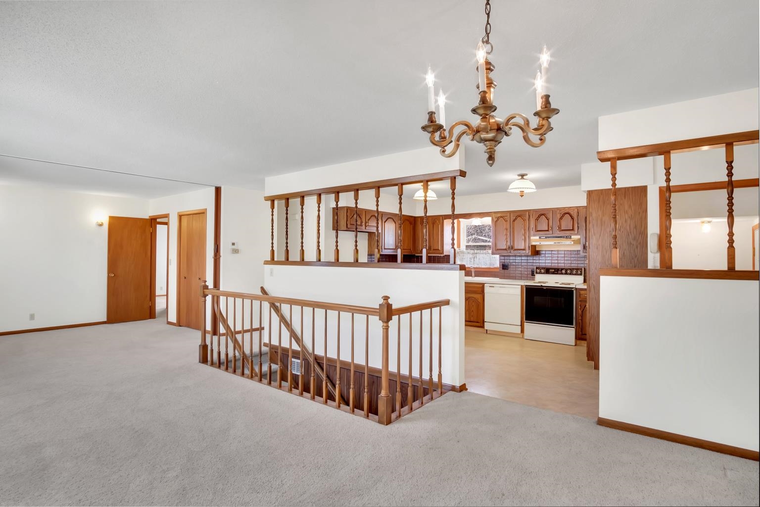 916 Spruce Street Halstead, KS 67056 - Photo 5 of 35