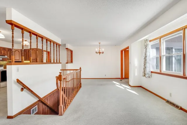 $140,000 | 916 Spruce Street, Halstead, KS 67056