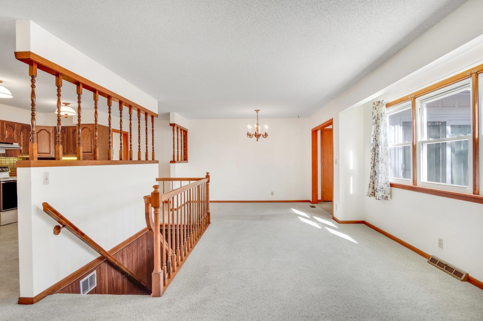 916 Spruce Street Halstead, KS 67056 - Photo 7 of 35