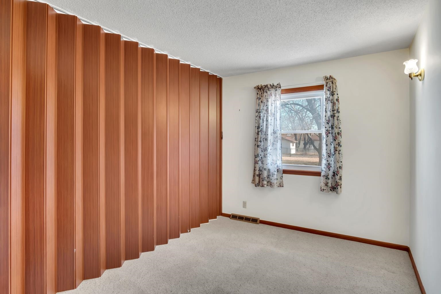 916 Spruce Street Halstead, KS 67056 - Photo 10 of 35