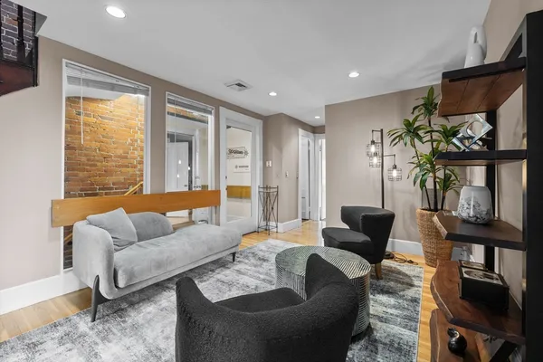 $4,300 | 3-5 Harvard Avenue, Unit 3, Brookline, MA 02446
