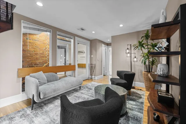 $4,300 | 3-5 Harvard Avenue, Unit 3, Brookline, MA 02446