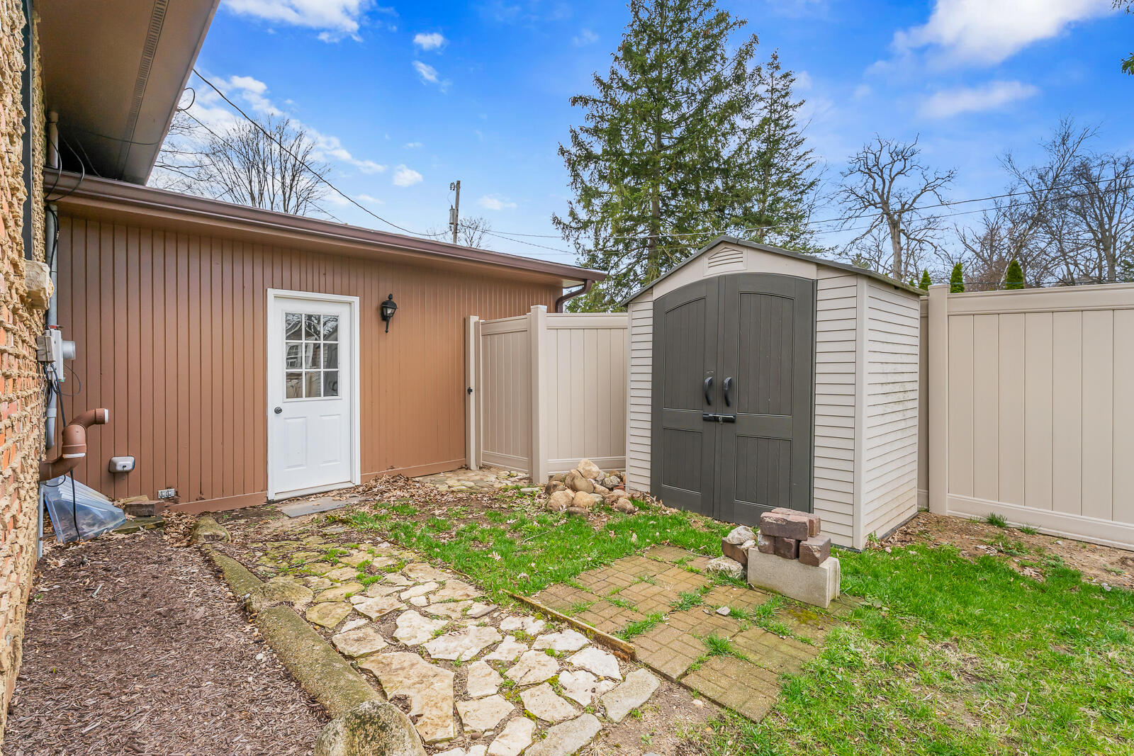683 Waverly Road La Porte, IN 46350 - Photo 13 of 40 1600x1067