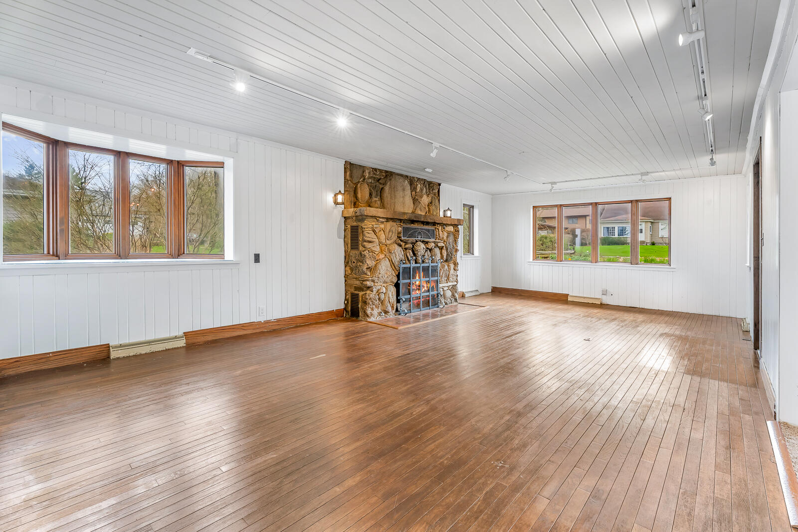 683 Waverly Road La Porte, IN 46350 - Photo 16 of 40 1600x1067