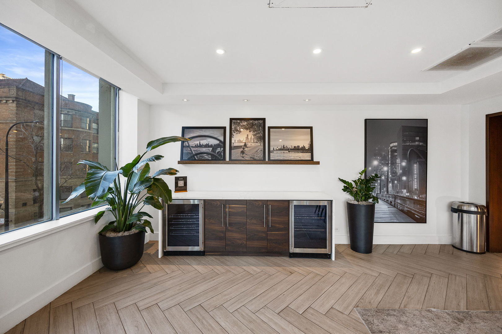 655 West Irving Park Road, Unit 3708 Chicago, IL 60613 - Photo 49 of 55 a view of living room with furniture and a potted plant