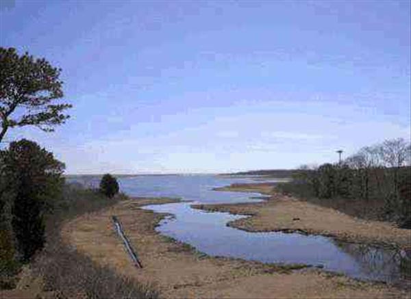 56 Dike Road Edgartown, MA 02539 - Photo 2 of 2 http://d1qzqeyxiitrap.cloudfront.net/photos/10463/600/20e760b8.jpg