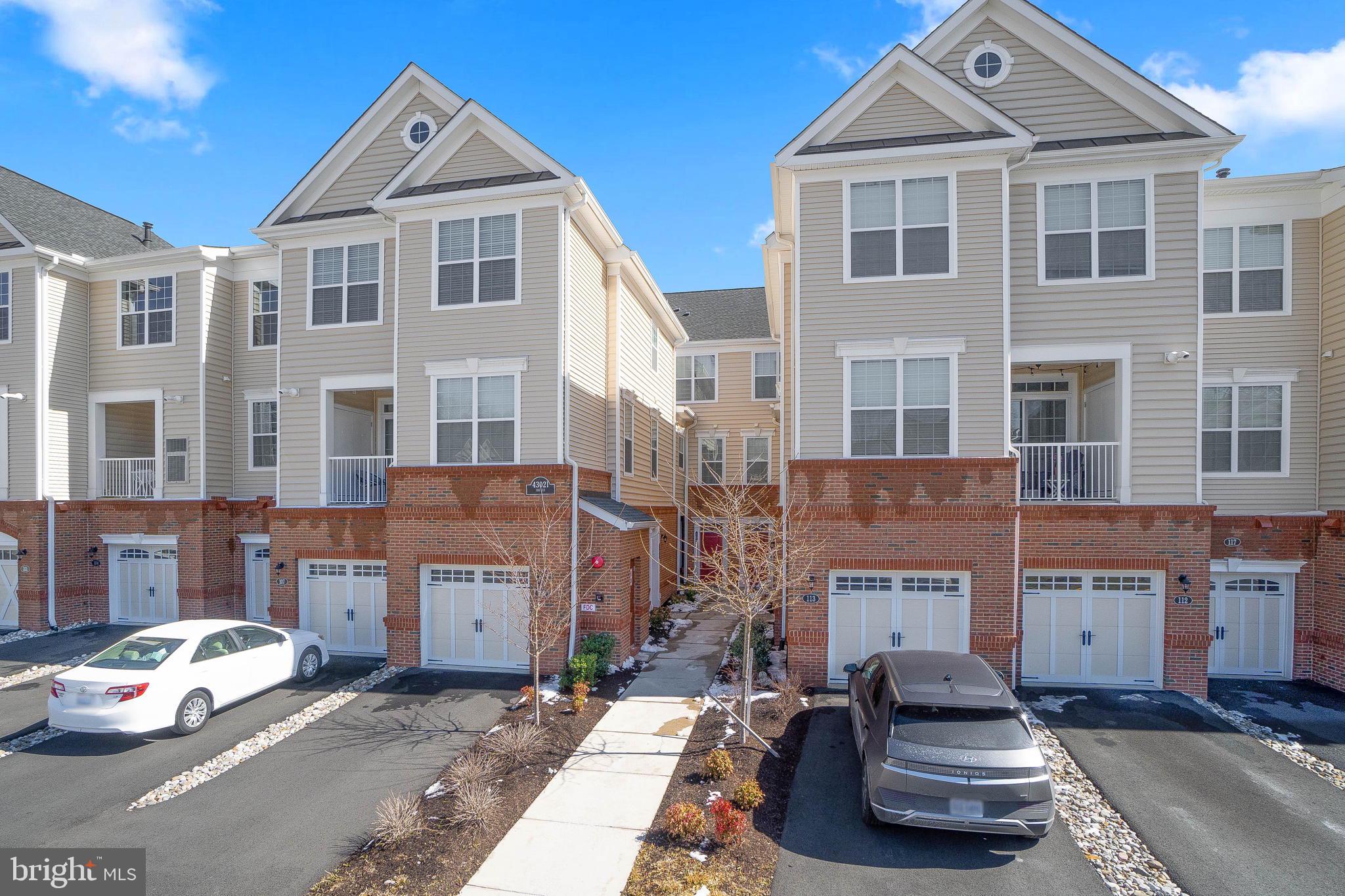 43021 Greggsville Chapel Terrace, Unit 112, Ashburn, VA 20148 Compass