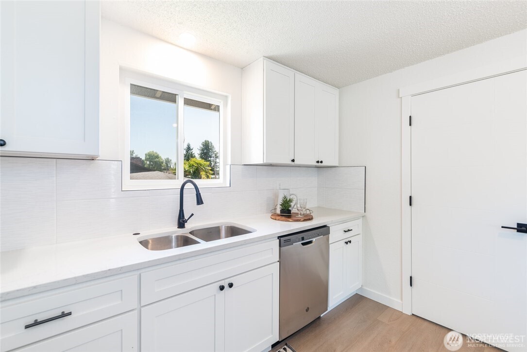 1303 Comet Street Milton, WA 98354 - Photo 8 of 27