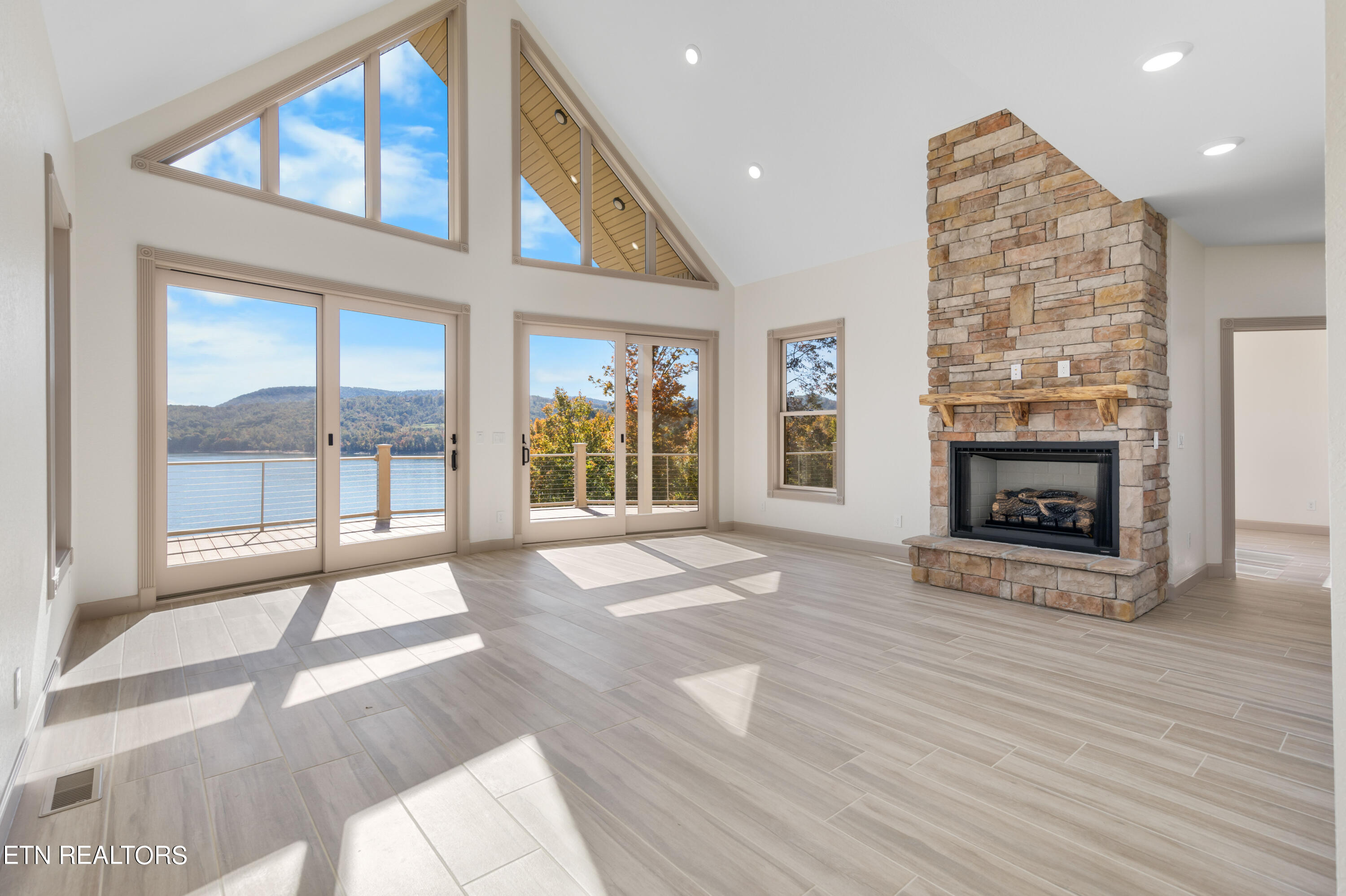 293 Platinum Drive New Tazewell, TN 37825 - Photo 11 of 53 030A0118_Original