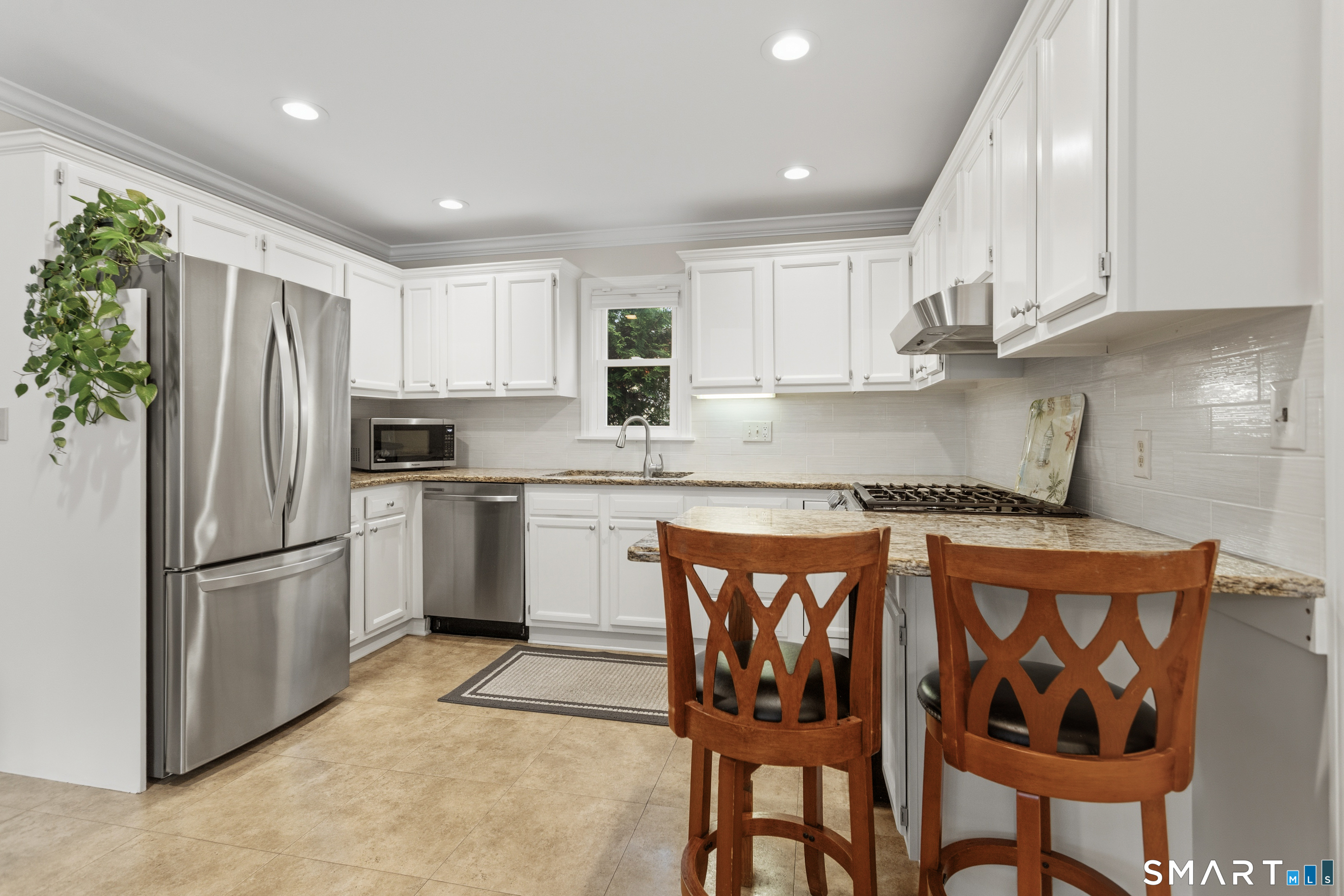 116 Stuart Avenue Norwalk, CT 06850 - Photo 7 of 31