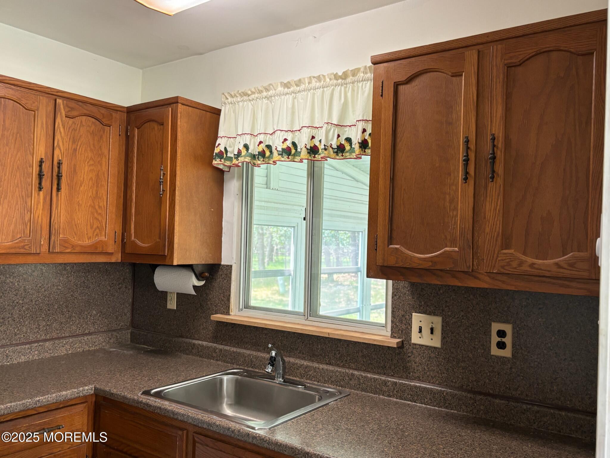 194 Constitution Boulevard Whiting, NJ 08759 - Photo 17 of 33 IMG_1002