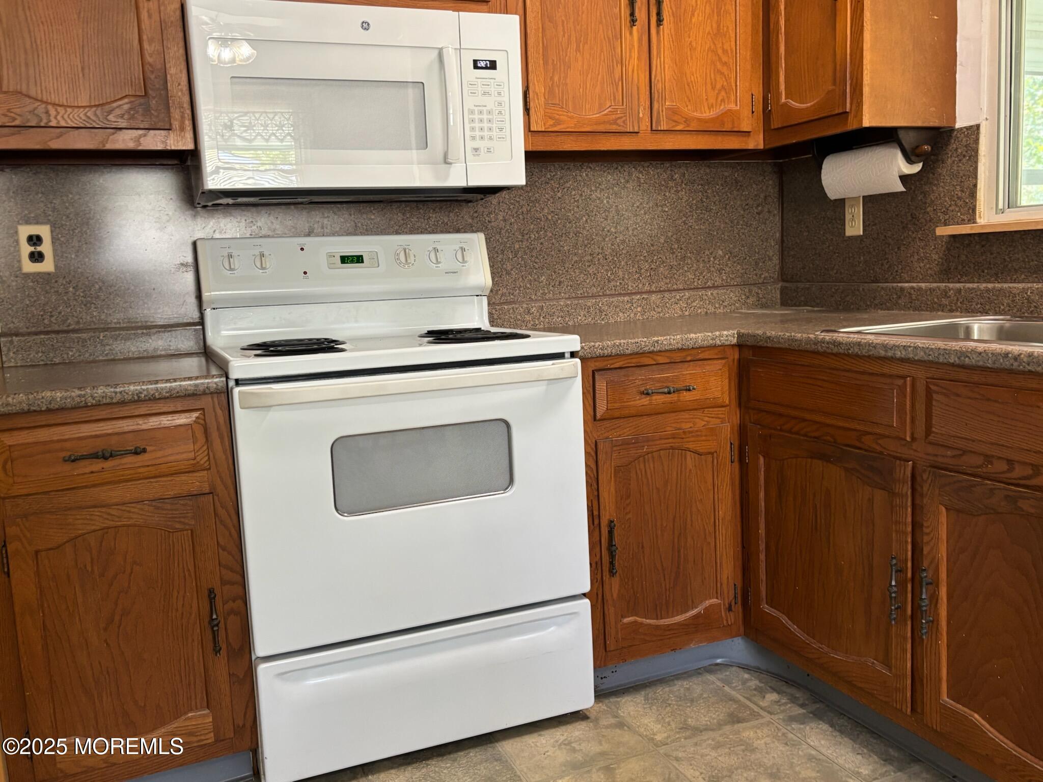 194 Constitution Boulevard Whiting, NJ 08759 - Photo 19 of 33 IMG_1004