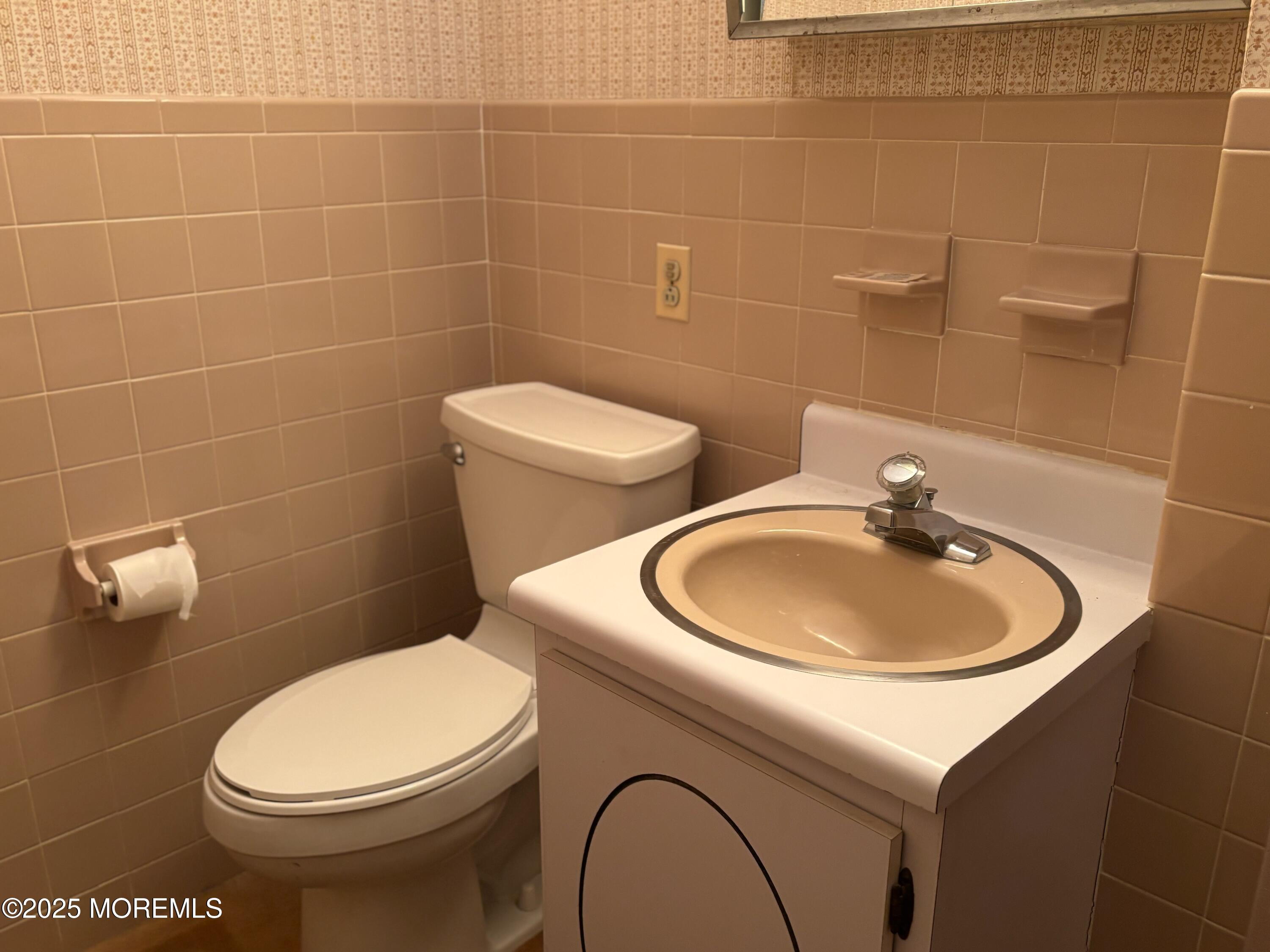 194 Constitution Boulevard Whiting, NJ 08759 - Photo 26 of 33 IMG_1013