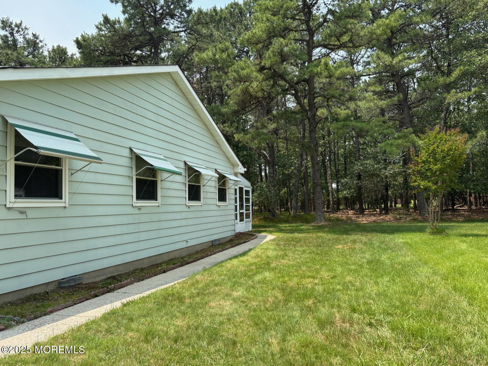 194 Constitution Boulevard Whiting, NJ 08759 - Photo 4 of 33 IMG_0991