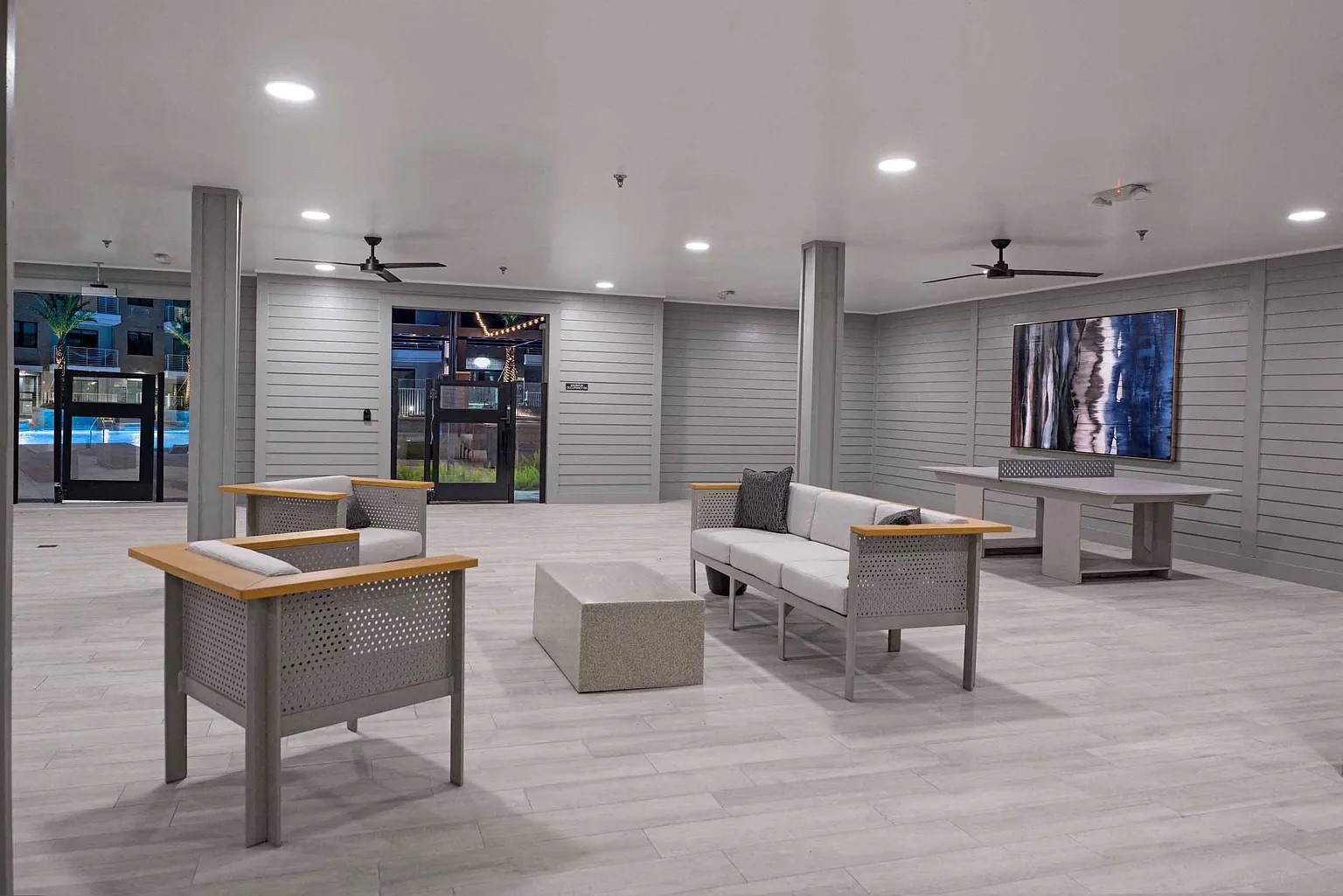 3636 West Dallas Street, Unit 511 Houston, TX 77019 - Photo 17 of 40 a living room with furniture and a table