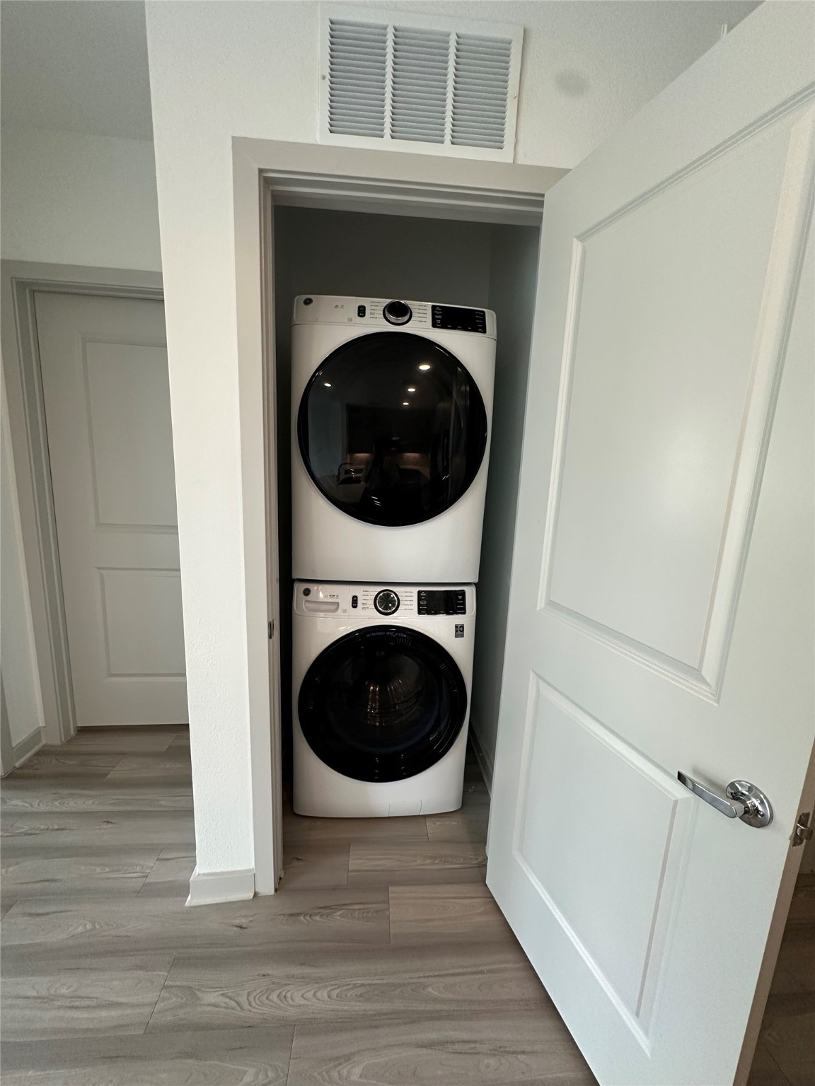 3636 West Dallas Street, Unit 511 Houston, TX 77019 - Photo 6 of 40 a view of a hallway with washer and dryer