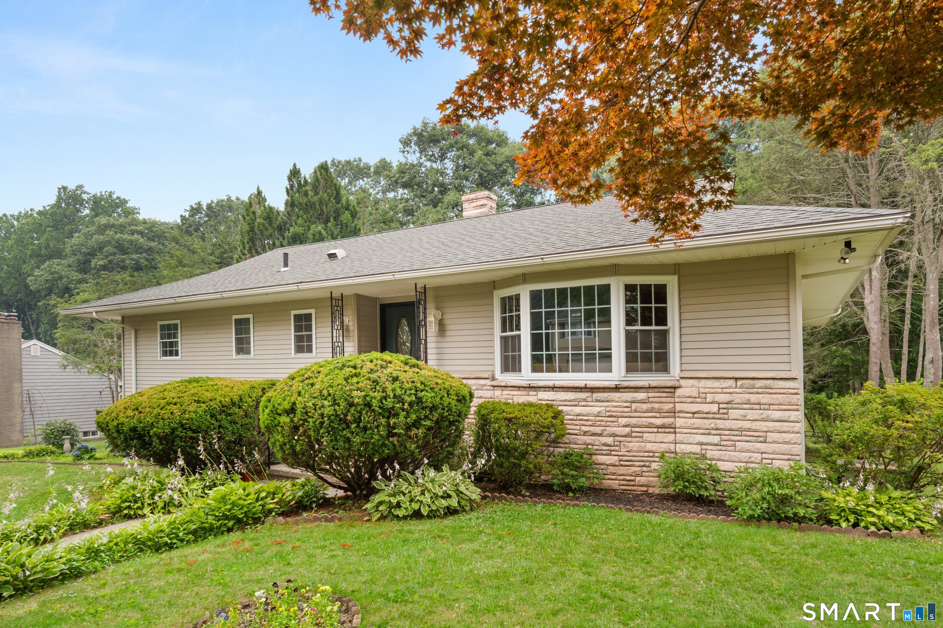 90 Meadowlawn Road Stratford, CT 06614 - Photo 4 of 40 Gallery Image 4