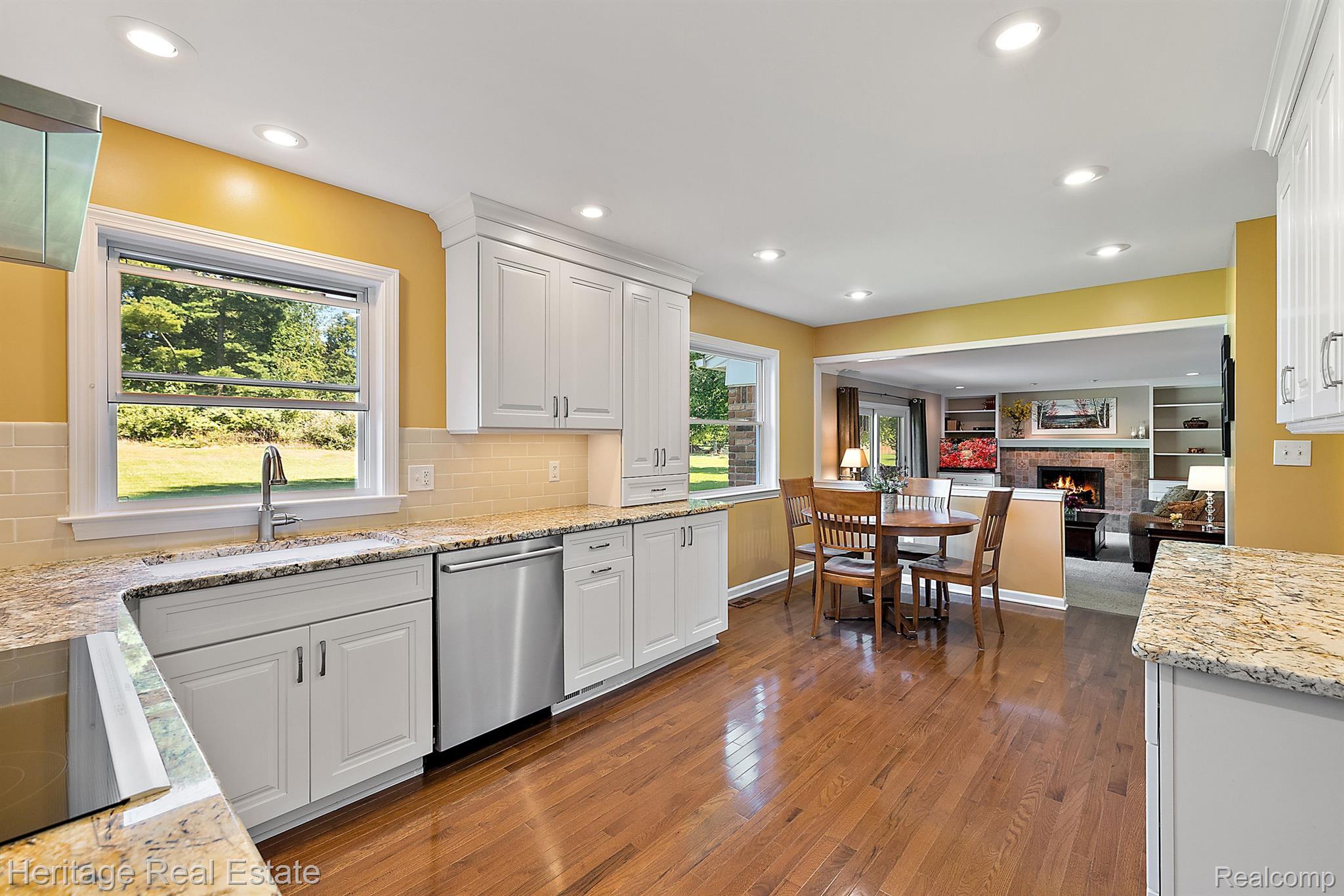 7756 Holcomb Road Clarkston, MI 48348 - Photo 6 of 36 Gorgeous updated high-end kitchen with granite