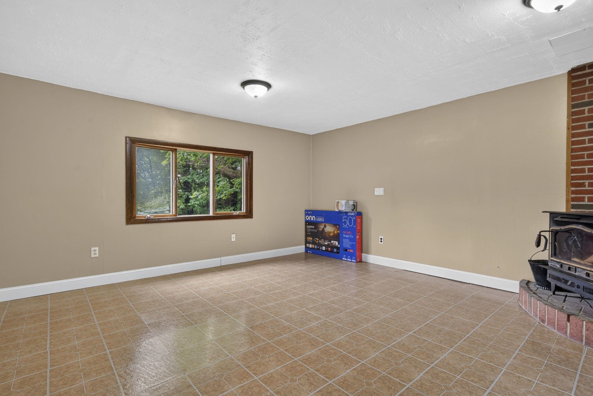 200 Bacon Road Henniker, NH 03242 - Photo 13 of 29