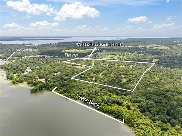 a view of a tennis court