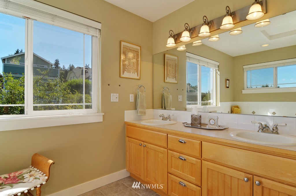 751 North 65th Street Seattle, WA 98103 - Photo 9 of 15 Gallery Image 9