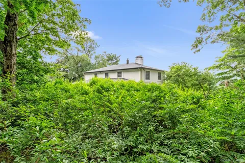 a view of a backyard with a fountain