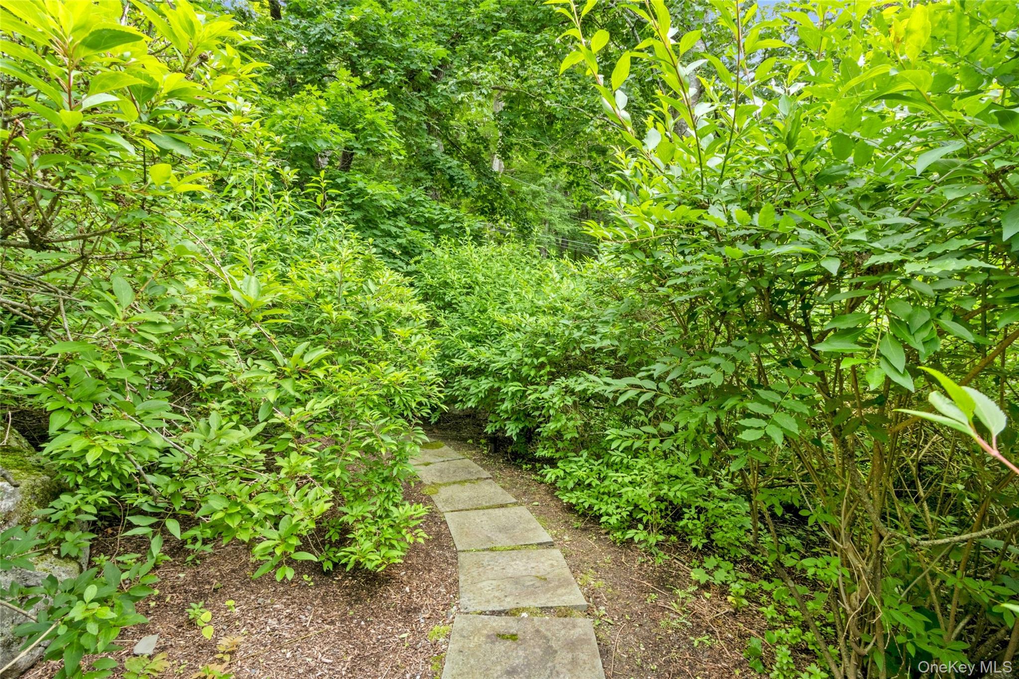 94 Cliff Road Tuxedo Park, NY 10987 - Photo 23 of 37 Walkway to front entrance
