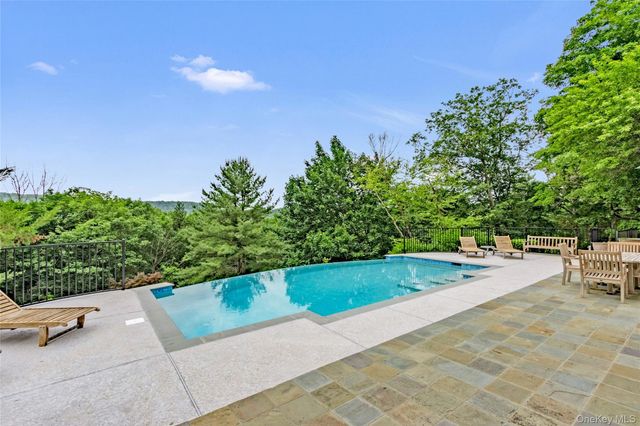 $3,000,000 | 94 Cliff Road, Tuxedo Park, NY 10987