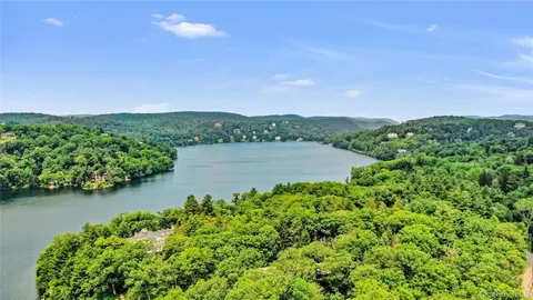 $3,000,000 | 94 Cliff Road, Tuxedo Park, NY 10987