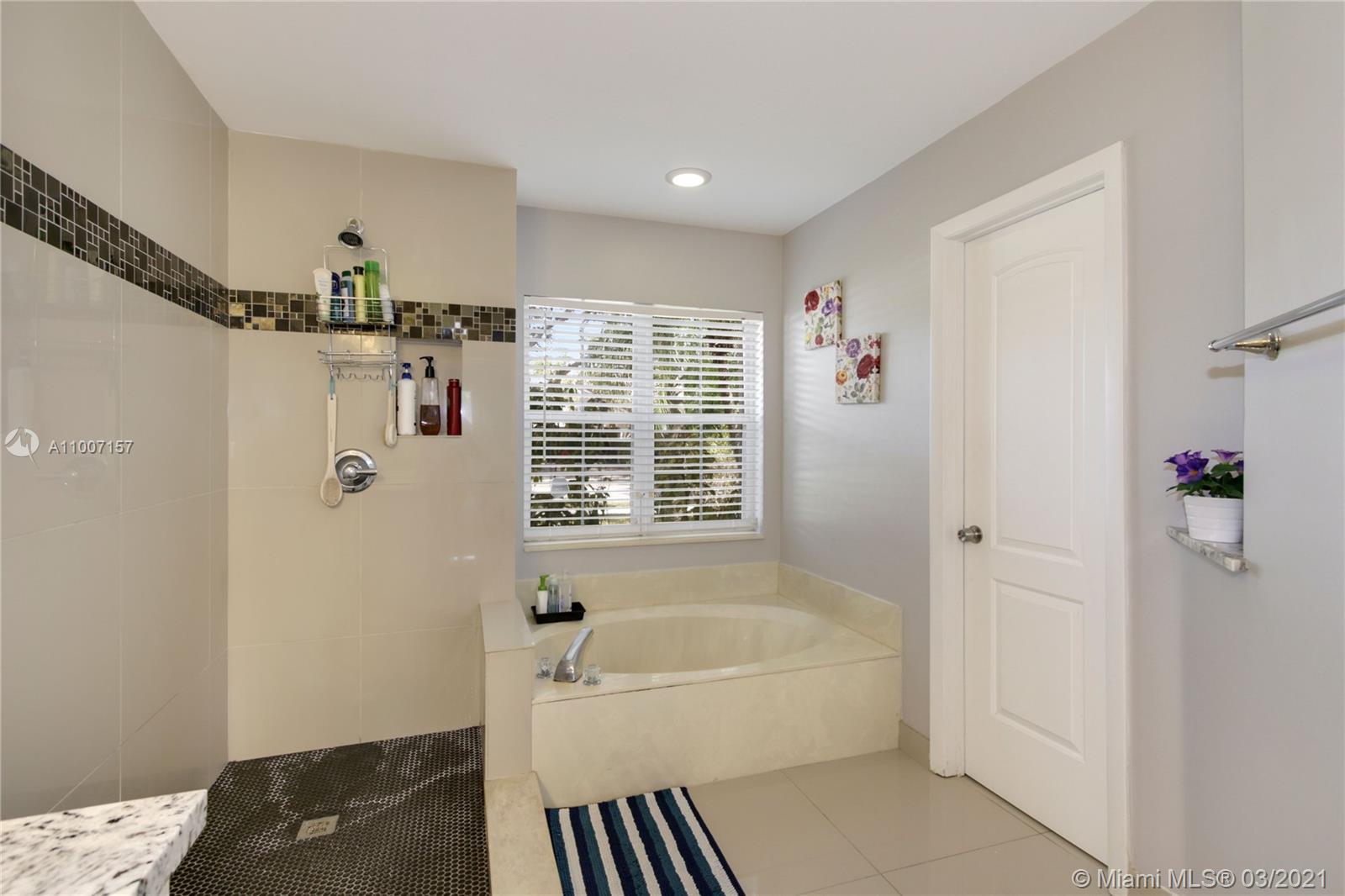 1540 Seabay Road Weston, FL 33326 - Photo 14 of 20 Gallery Image 14