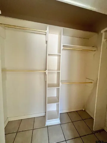 a view of a back yard