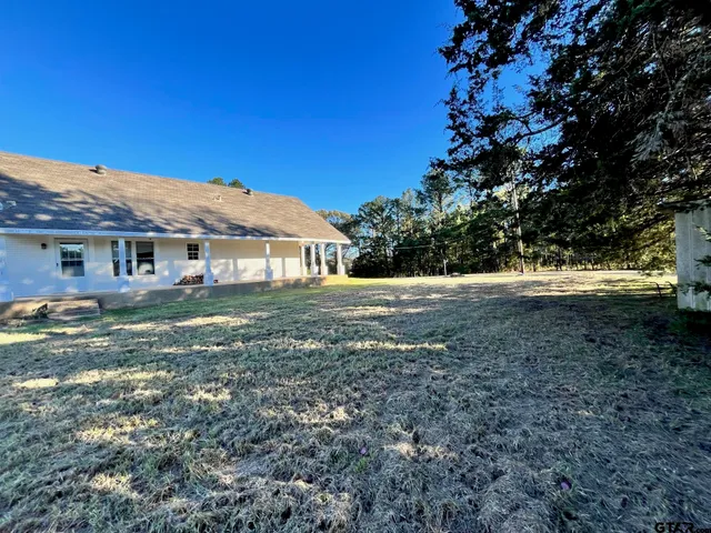 a view of an outdoor space