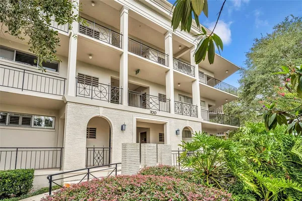 $350,000 | 700 Melrose Avenue, Unit J1, Winter Park, FL 32789