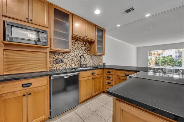 $350,000 | 700 Melrose Avenue, Unit J1, Winter Park, FL 32789