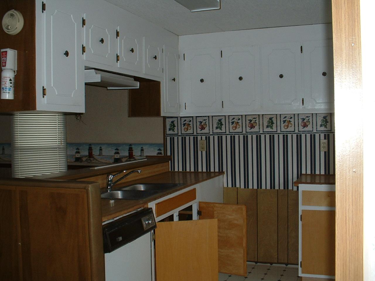 525 Rouse Road, Unit 16 Sunnyside, WA 98944 - Photo 2 of 6 a kitchen with granite countertop a stove and a sink