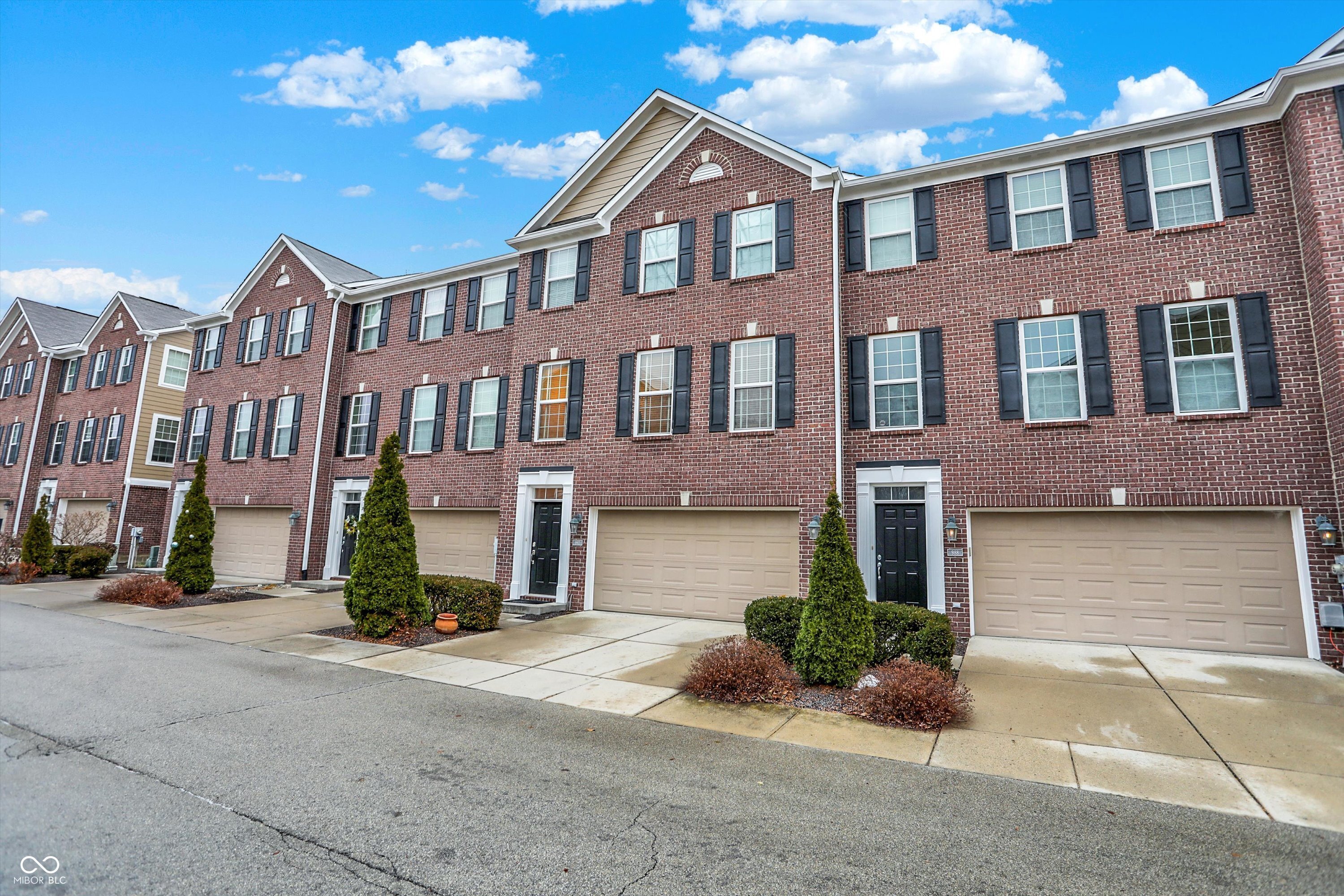992 Bard Lane Carmel, IN 46032 - Photo 2 of 39