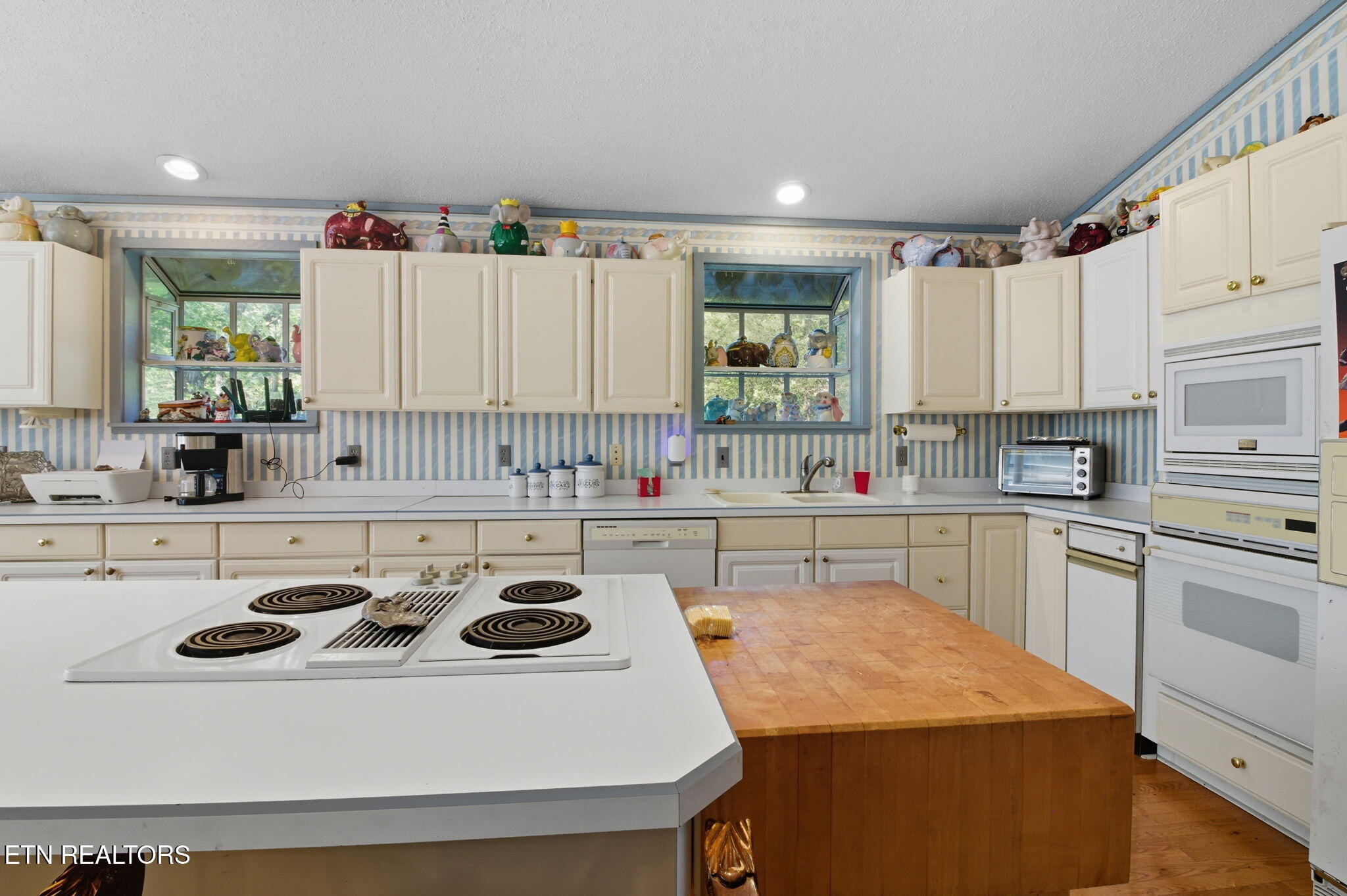 1356 Jayell Road Sevierville, TN 37862 - Photo 17 of 59 Side Kitchen View