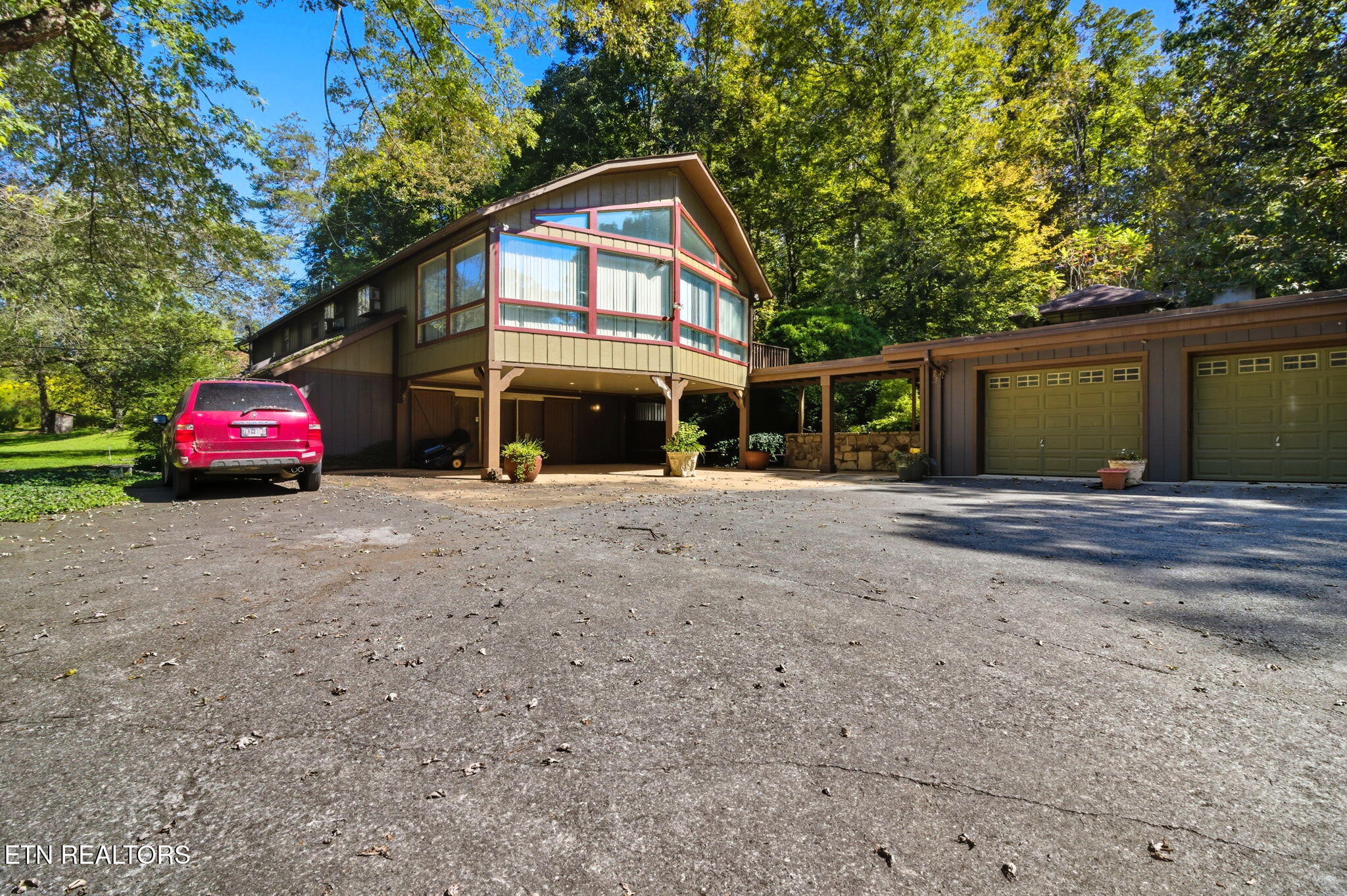 1356 Jayell Road Sevierville, TN 37862 - Photo 2 of 59 Rear close-up View