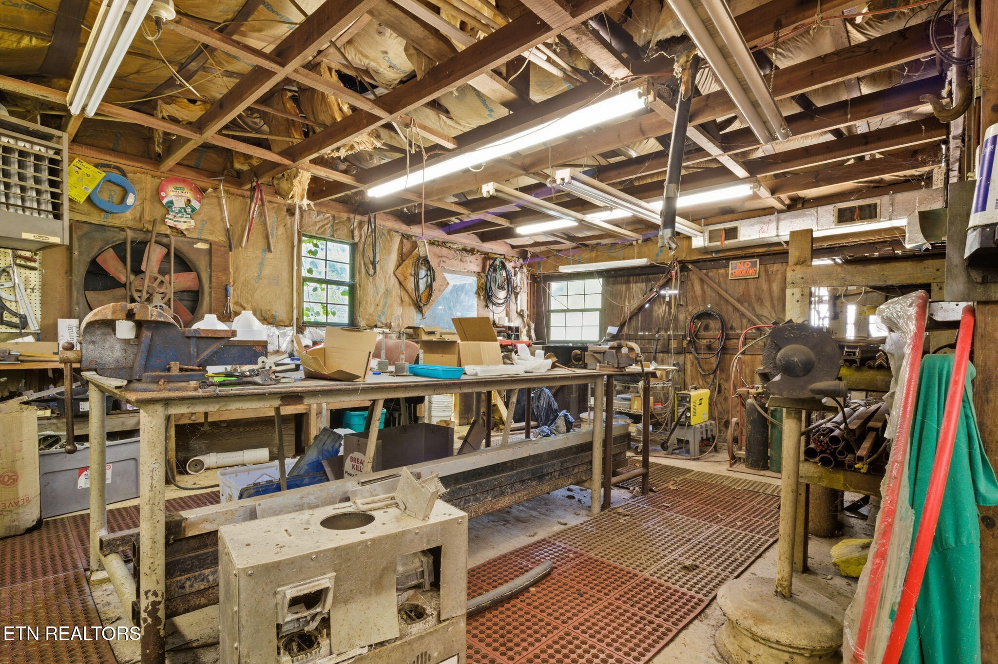 1356 Jayell Road Sevierville, TN 37862 - Photo 38 of 59 side view workshop