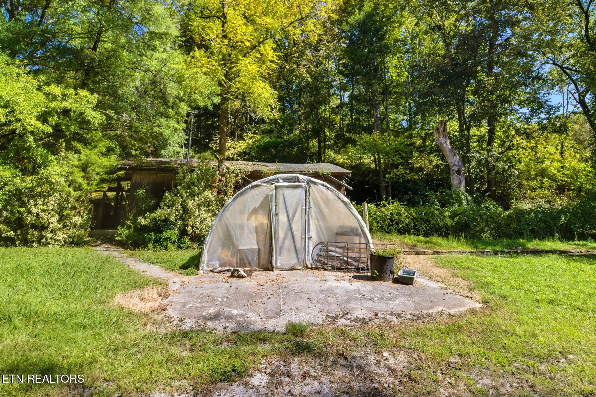 1356 Jayell Road Sevierville, TN 37862 - Photo 50 of 59 Greenhouse Entrance
